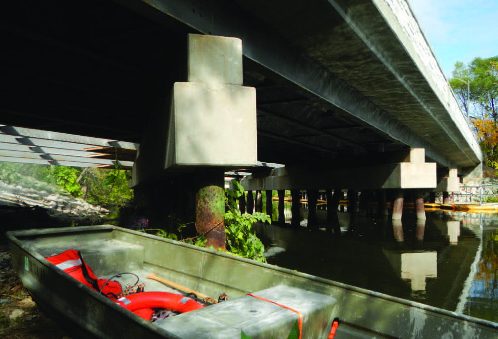 CS - Box Culvert strengthening - Zoar Levee_03.07_3 Bridge piles prior to rehabilitation
