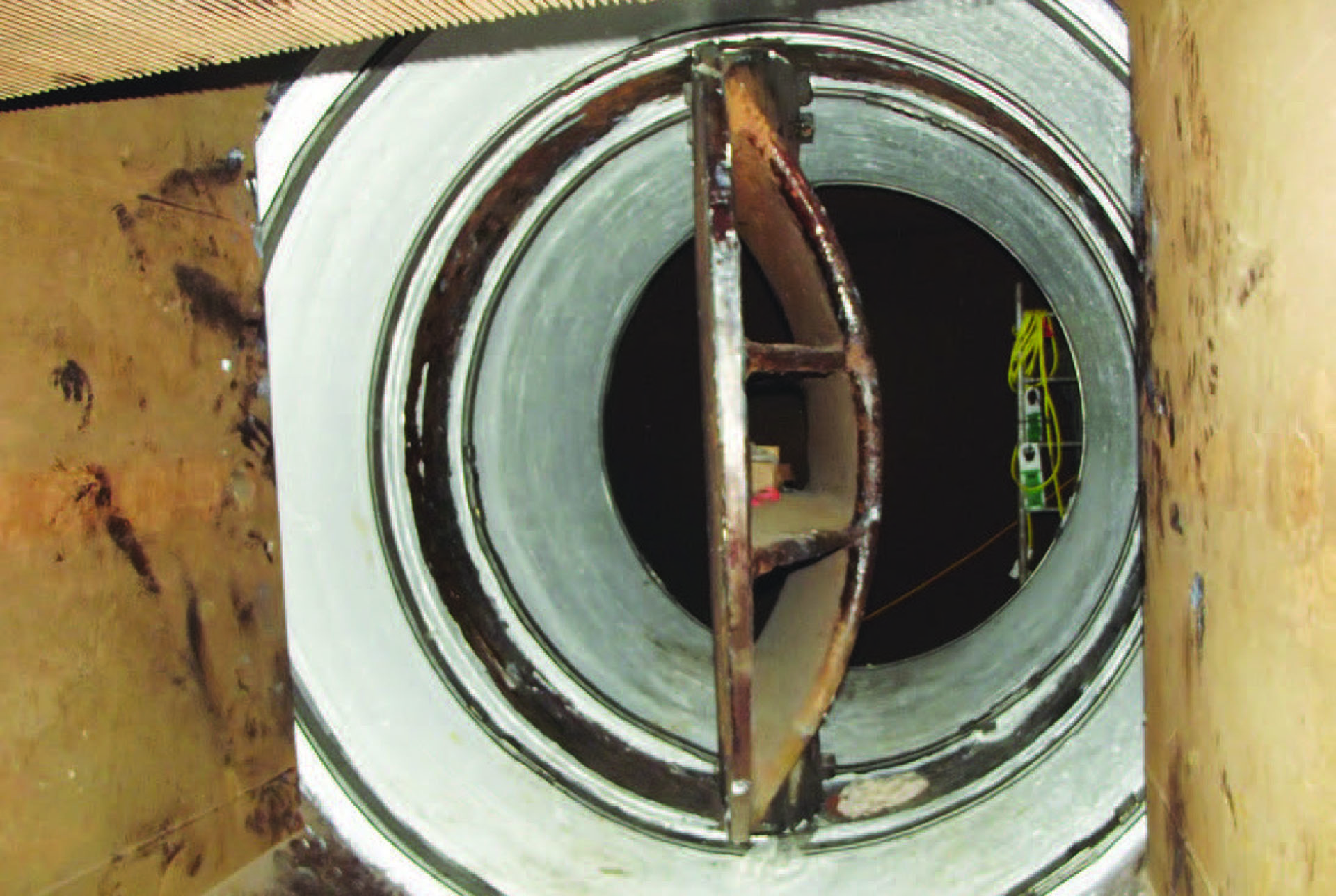CS - Box Culvert strengthening - Zoar Levee_03.07_3 Steel substrate prepped for application